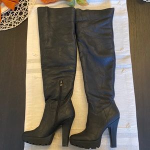 Guess fur knee high boots. Size 7 color black. Worn once or twice.Condition 9/10
